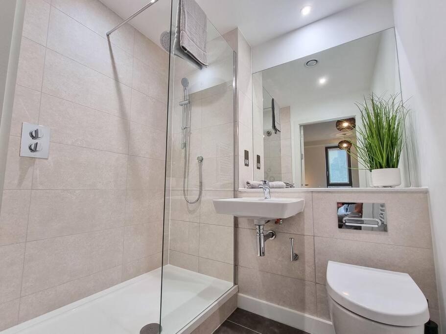 Stunning 4-Bedroom Townhouse With Free Parking Mánchester Exterior foto