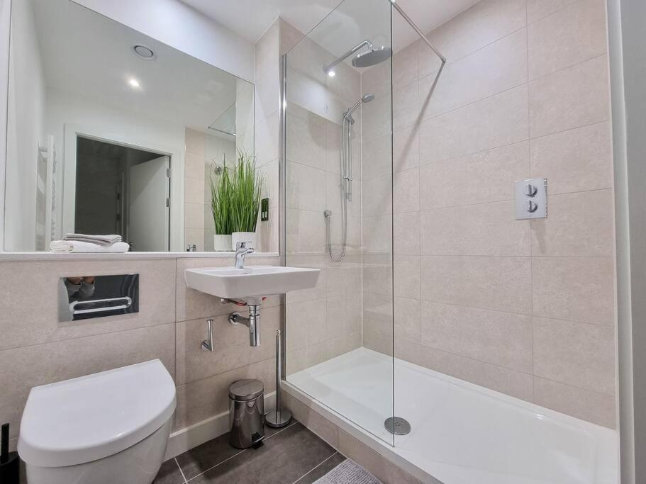 Stunning 4-Bedroom Townhouse With Free Parking Mánchester Exterior foto