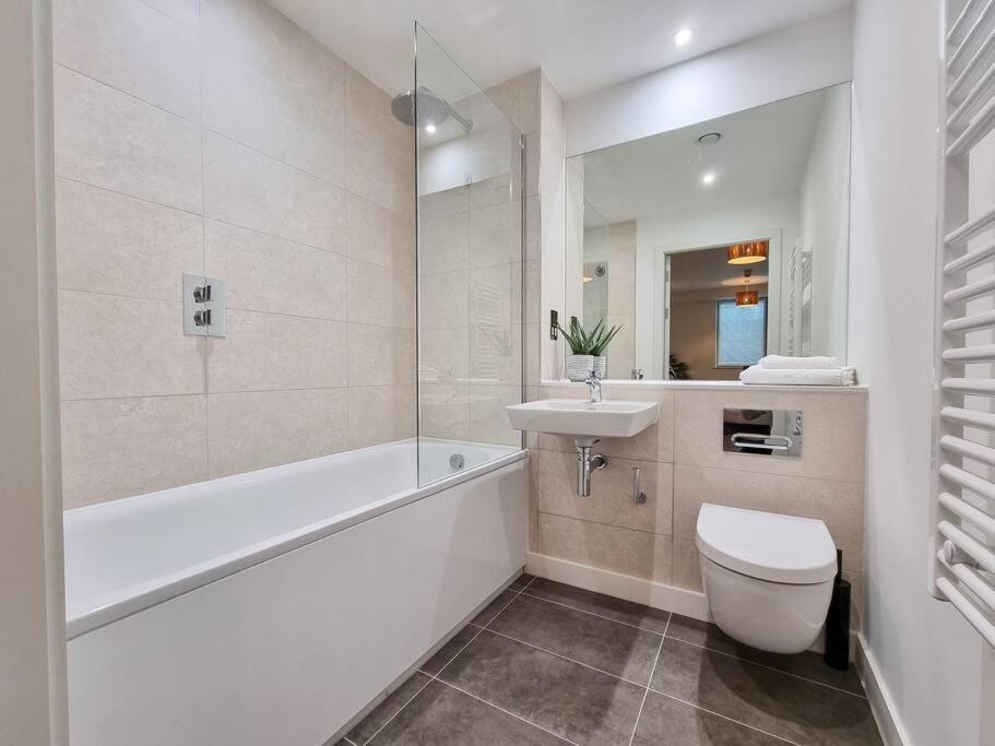 Stunning 4-Bedroom Townhouse With Free Parking Mánchester Exterior foto