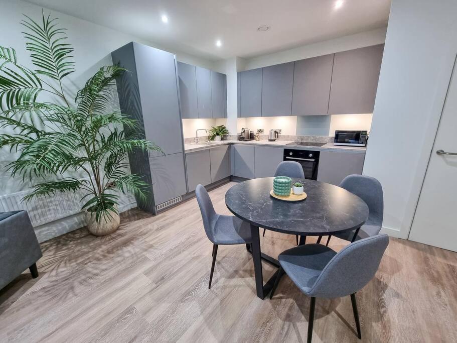 Stunning 4-Bedroom Townhouse With Free Parking Mánchester Exterior foto