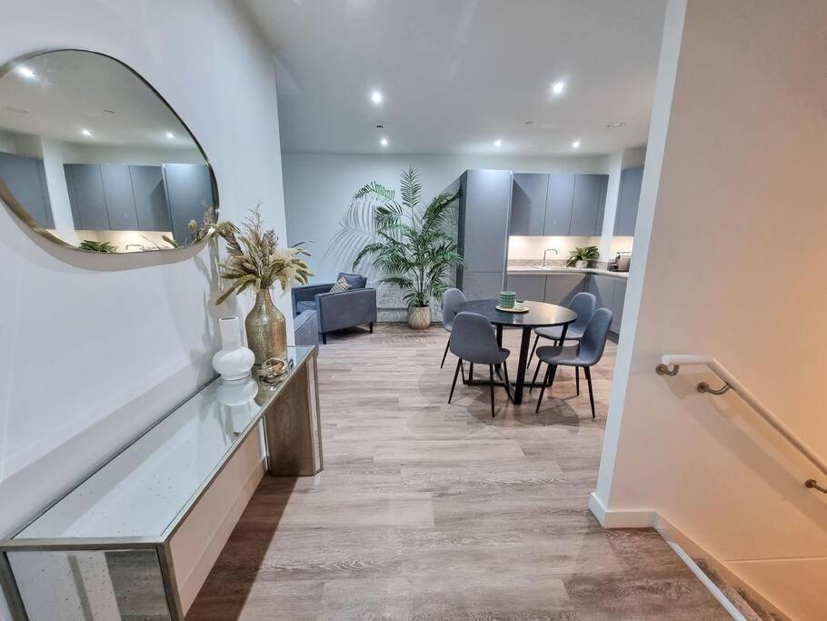 Stunning 4-Bedroom Townhouse With Free Parking Mánchester Exterior foto