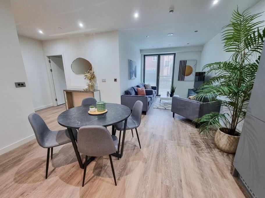 Stunning 4-Bedroom Townhouse With Free Parking Mánchester Exterior foto